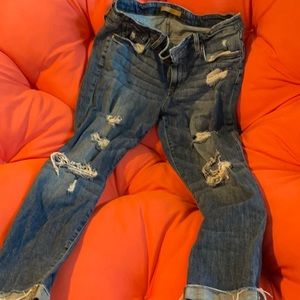 Distress ankle jeans
